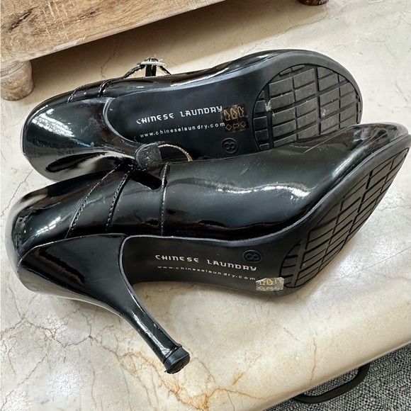 COPY - Black patent leather Chinese Laundry heels - size 8 - Picture 4 of 6